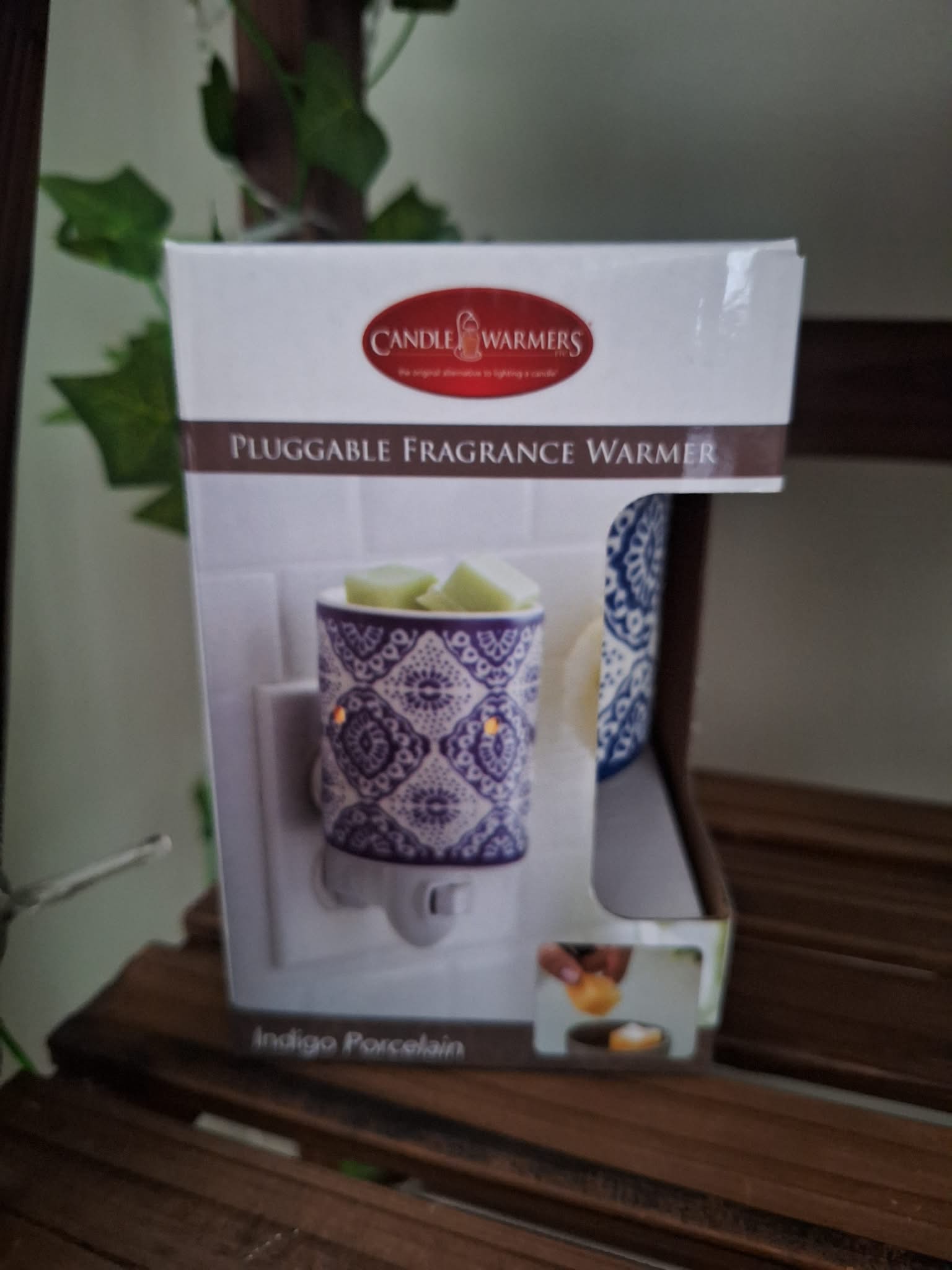 Plug-In Wax Warmer | Indigo Porcelain